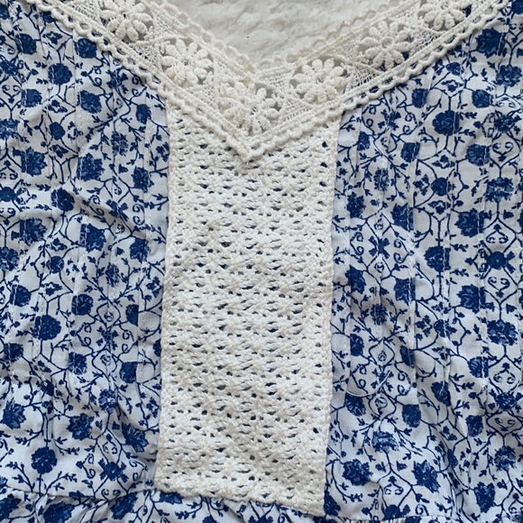 GARAGE white and blue floral top with lace trim and crochet detailing - Picture 4 of 5